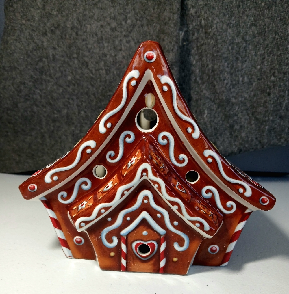 Villeroy & Boch Bakery Decoration Gingerbread House, Porcelain ESTATE SALE NEW